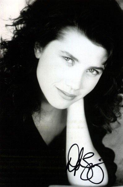 Daphne Zuniga